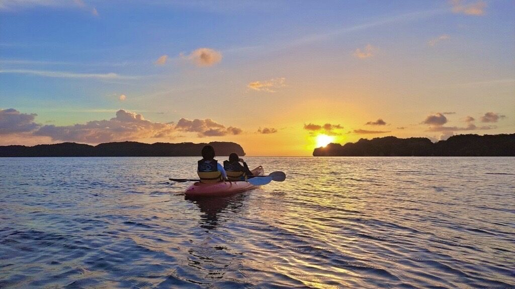The night kayak tour starts at sunset time.
